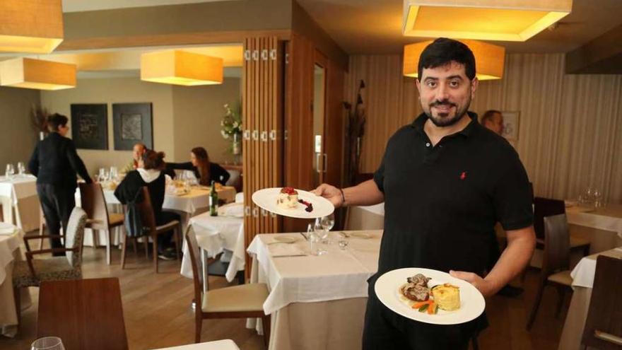 José Norat Deza, responsable del restaurante vinoteca El Rincón, en O Grove. // Muñiz