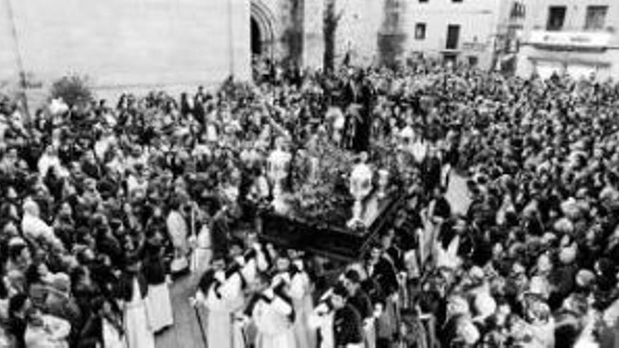 Cáceres: Del perdón de los Ramos a la austeridad del Cristo del Amparo