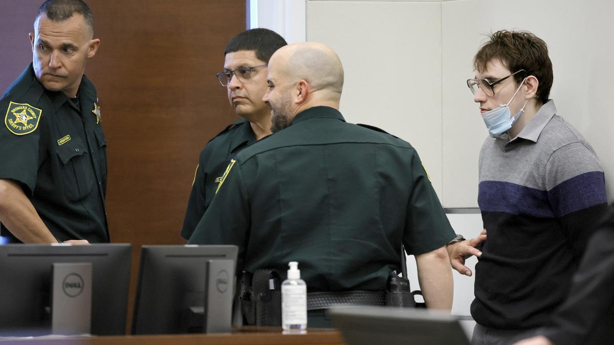Nikolas Cruz, condenado a cadena perpetua por la matanza de 2018 en un instituto de Florida con 17 muertos