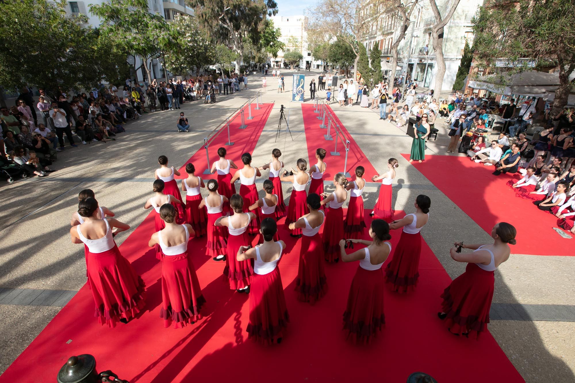 La danza sale a la calle en Ibiza