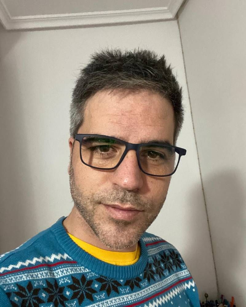 Ernesto Sevilla vive en Madrid, aunque nació en Albacete.