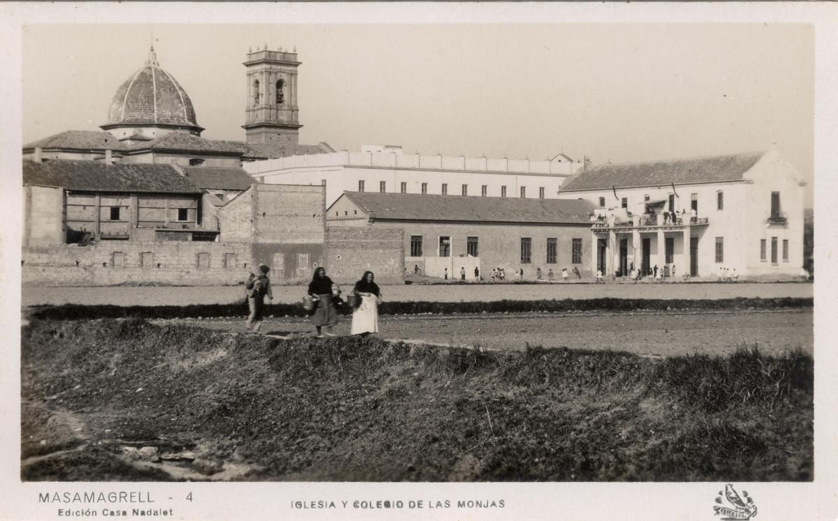 La parte oeste de iglesia y pueblo de Massamagrell, foto tomada hacia 1920.