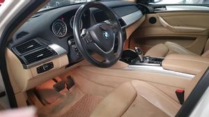 Interior de un BMW X6 subastado y adjudicado por 8.104 euros