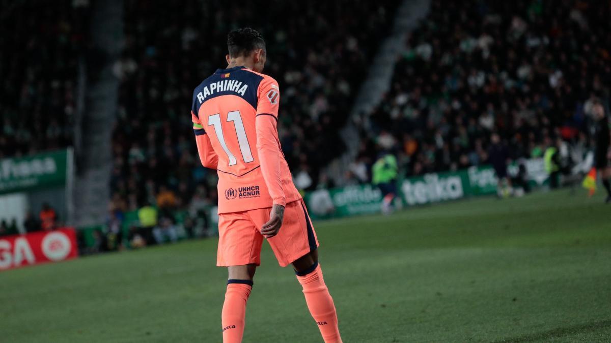 Raphinha se tuvo que quedar en el vestuario debido a las molestas que sientió en el primer tiempo del Elche - Barça