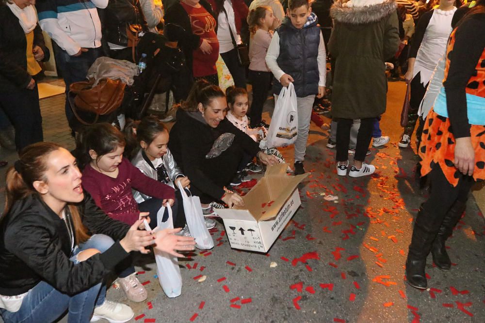 El distrito malagueño, como ya es tradición, adelanta el cortejo de sus majestades los Reyes Magos por las calles Fernández Fermina, Conde del Guadalhorce, Cruz del Humilladero o Camino de San Rafael.