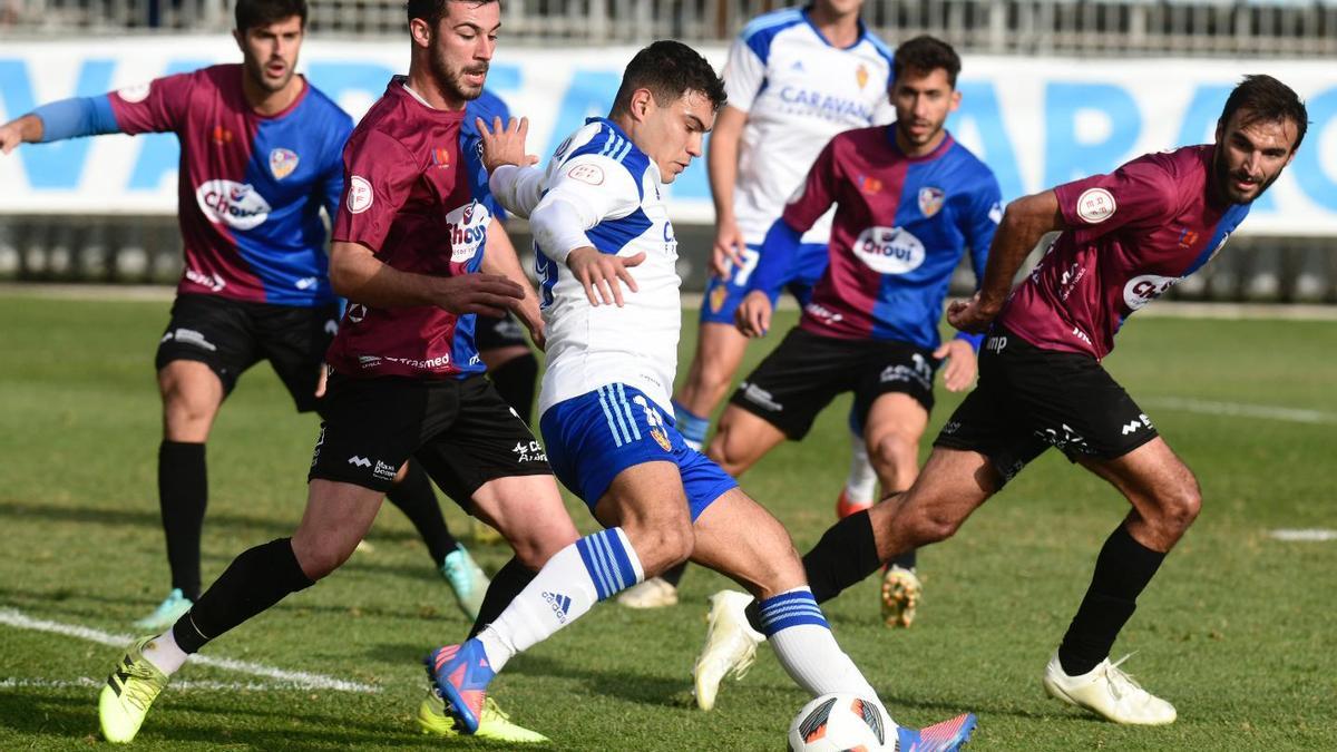 Una jugada del partido disputado por el Alzira en Zaragoza.