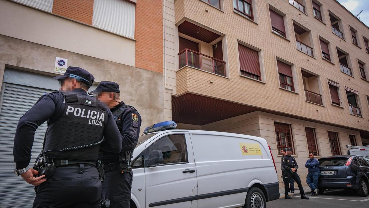 Detenido un menor de 17 años como presunto asesino de su madre en Badajoz