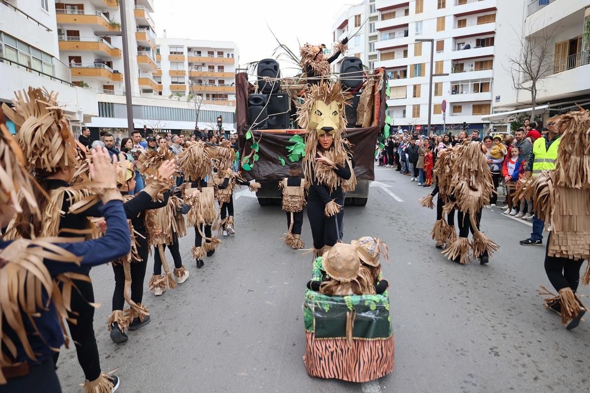 Búscate en las imágenes de la rúa de Carnaval de Ibiza