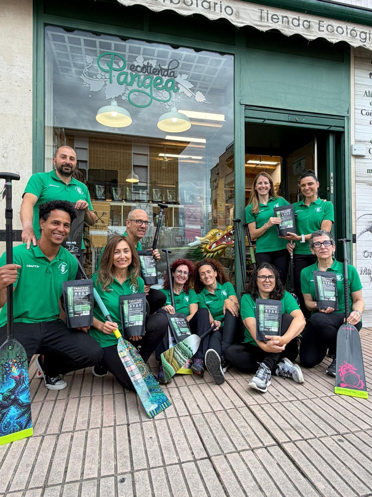 Los palistas veteranos de Plasencia que viajarán a Múnich para competir con el braco dragón.