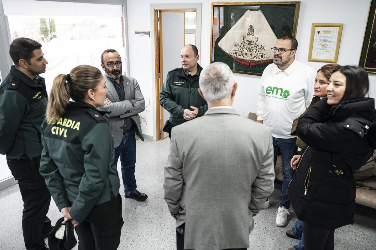 Galería | Así ha sido la entrega del cheque de la Guardia Civil a EMEX en Cáceres