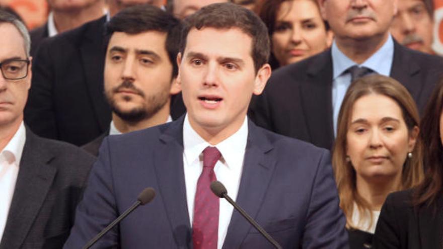 Albert Rivera, premio Naranja 2016 por su trato cercano con la prensa.