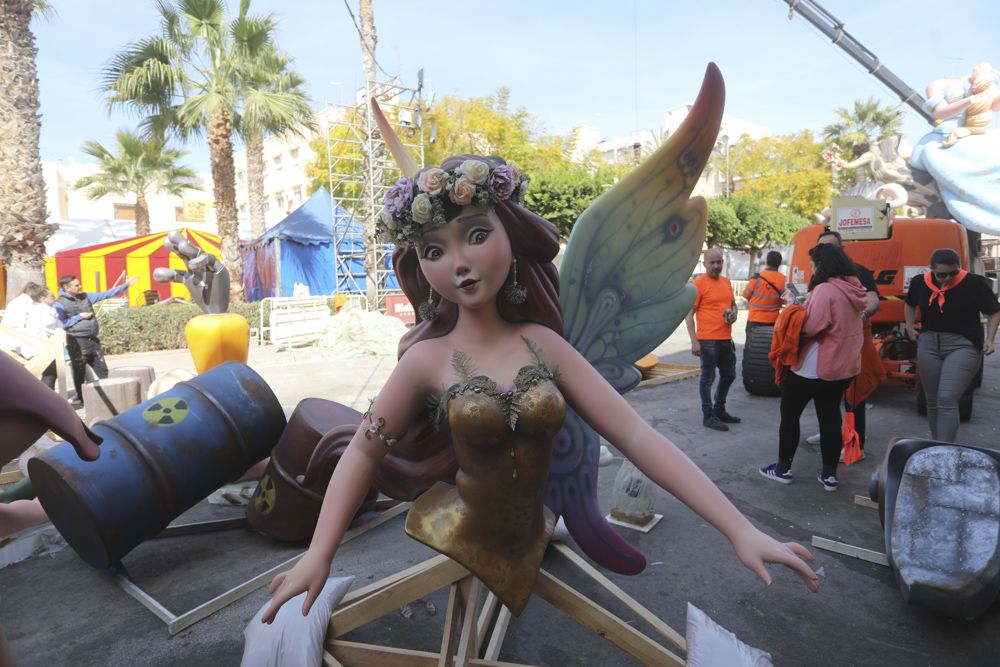 La Falla de la Plaza Rodrigo del Port de Sagunt toma forma