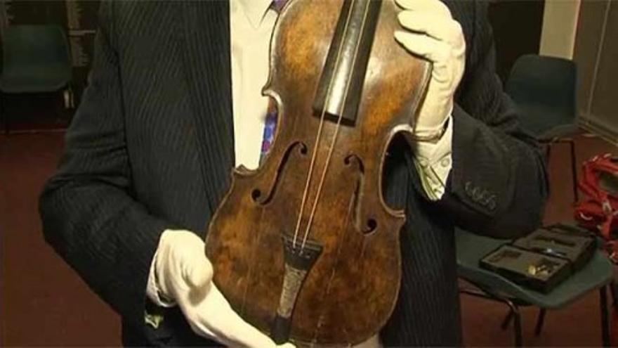 A subasta el violín que acompañó al Titanic cuando se hundía