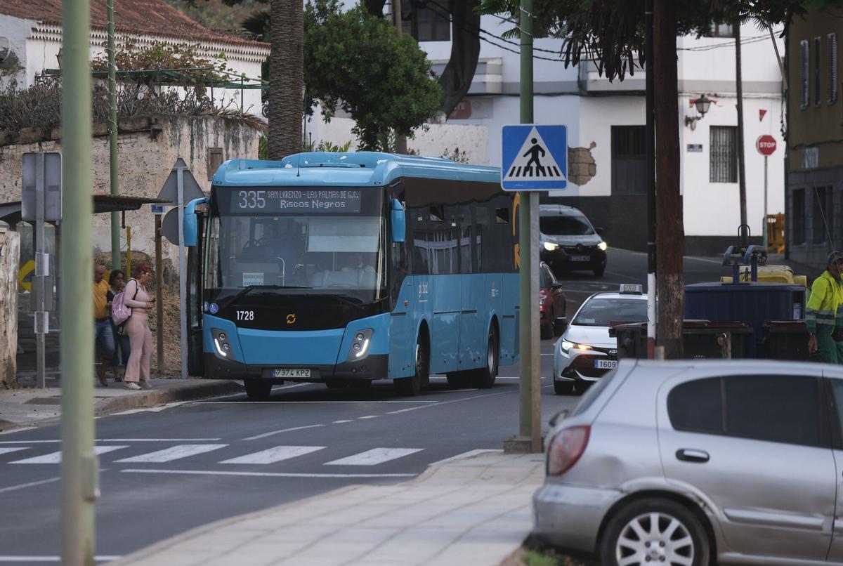 Guaguas Municipales línea 46 pasando por San Lorenzo el viernes 14 de agosto