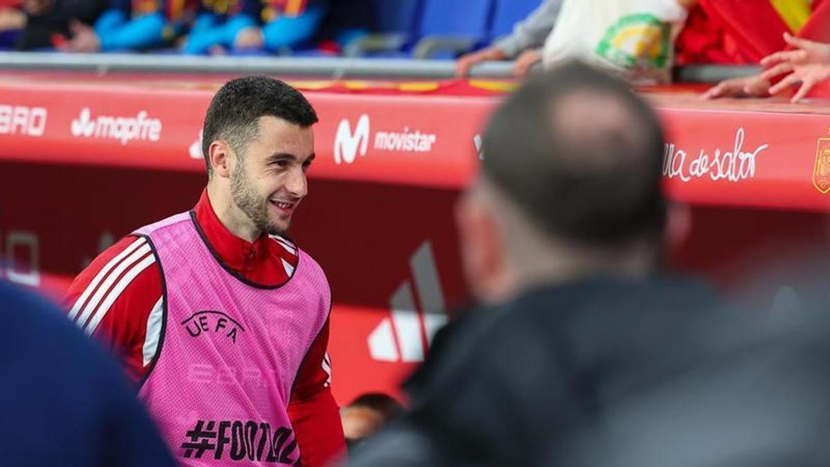 Intenso debut de Joan Garcia con la selección: pitos y aplausos en el RCDE Stadium