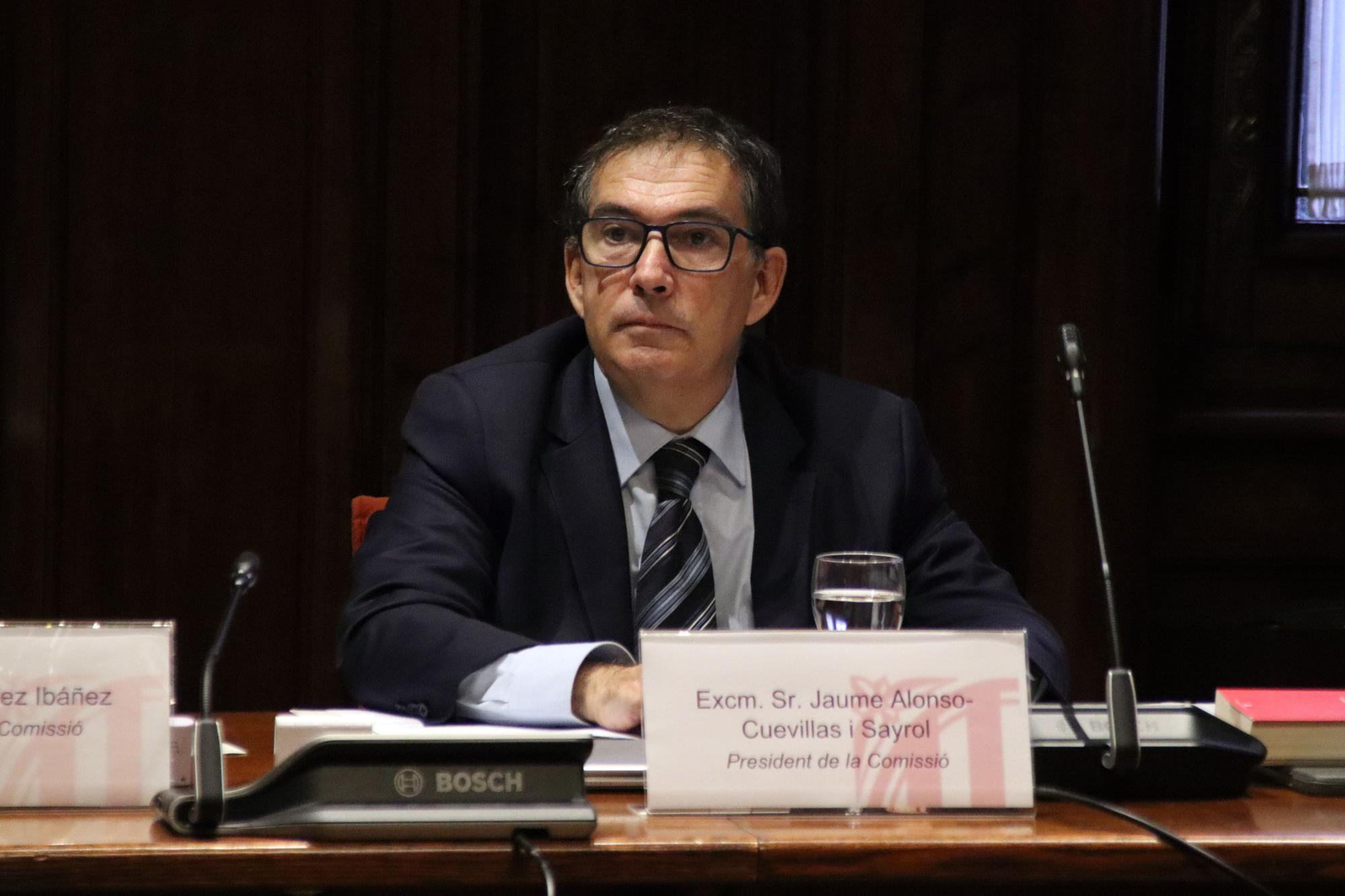 El diputado de Junts Jaume Alonso-Cuevillas, presidiendo la comisión del estatuto del diputado en el Parlament
