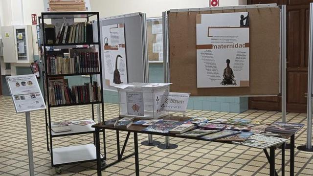 Algunas de las obras puestas a la venta en el mercadillo. | CAMPUS DE HUESCA