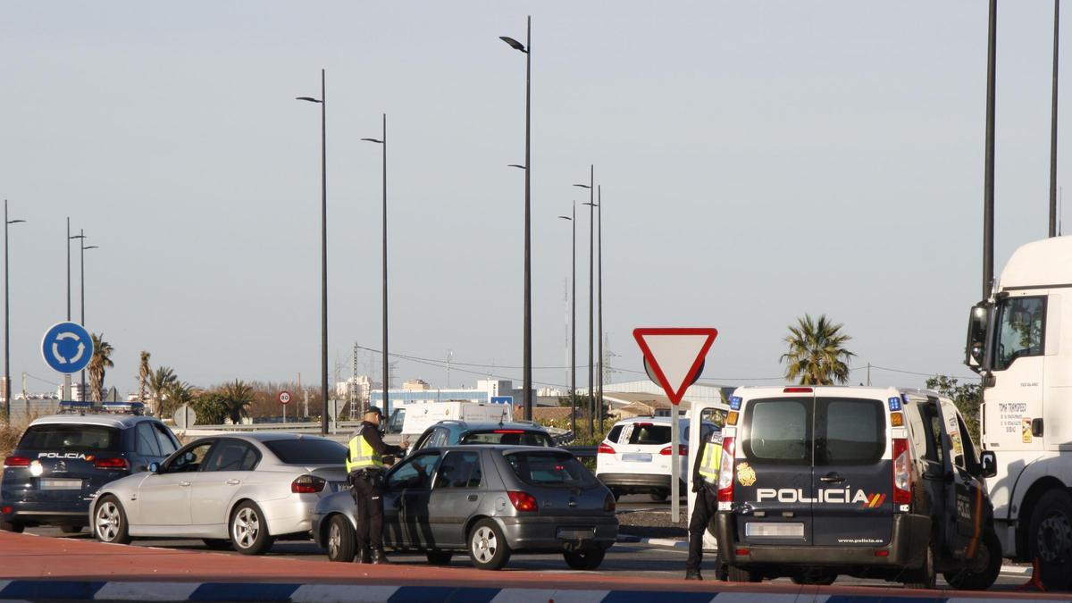 La Policía Nacional, en un control a la entrada sur de la ciudad