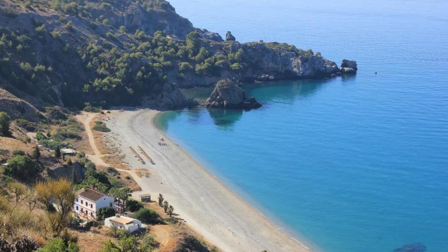 Tres playas en Andalucía de difícil acceso y con aguas cristalinas que pocos conocen
