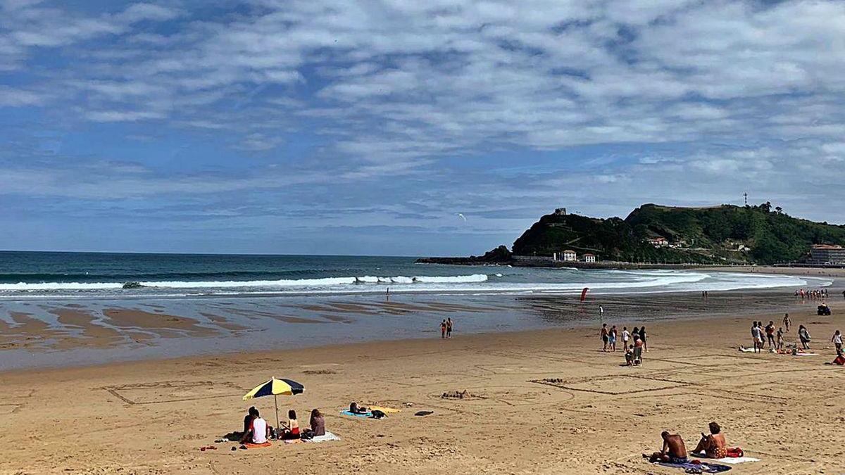 La playa de Santa Marina, ayer, tras la retirada de los bañistas.