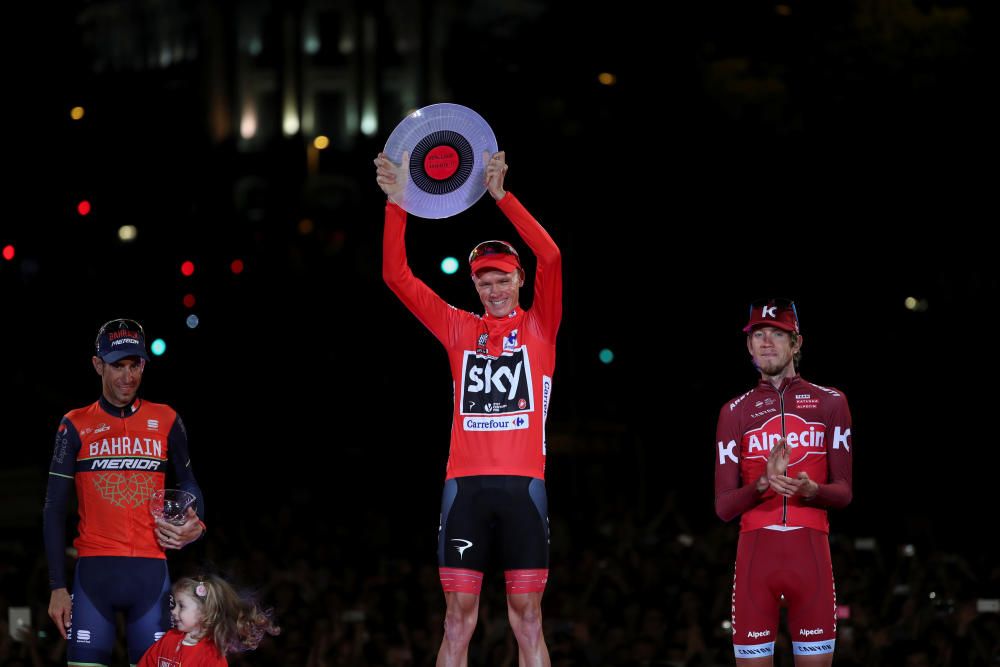 Team Sky rider Froome of Britain celebrates on ...