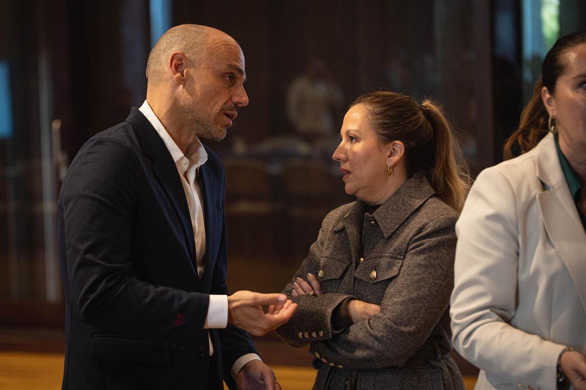 Reunión de Fernando Clavijo con la Fecai y Fecam para el Decreto Canarias