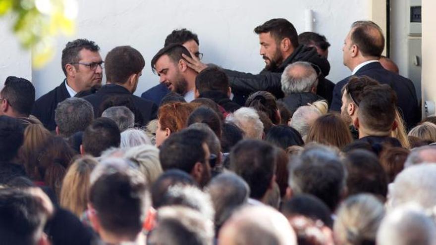 Multitudinaria despedida a Julen en un funeral cargado de emoción