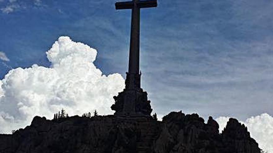 La gran creu del Valle de los Caídos, on hi ha enterrat el dictador
