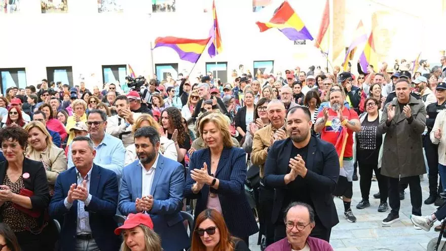 "Ya matasteis a Miguel una vez y no lo vais a matar una segunda": clamor contra PP y Vox en Orihuela en la senda del poeta