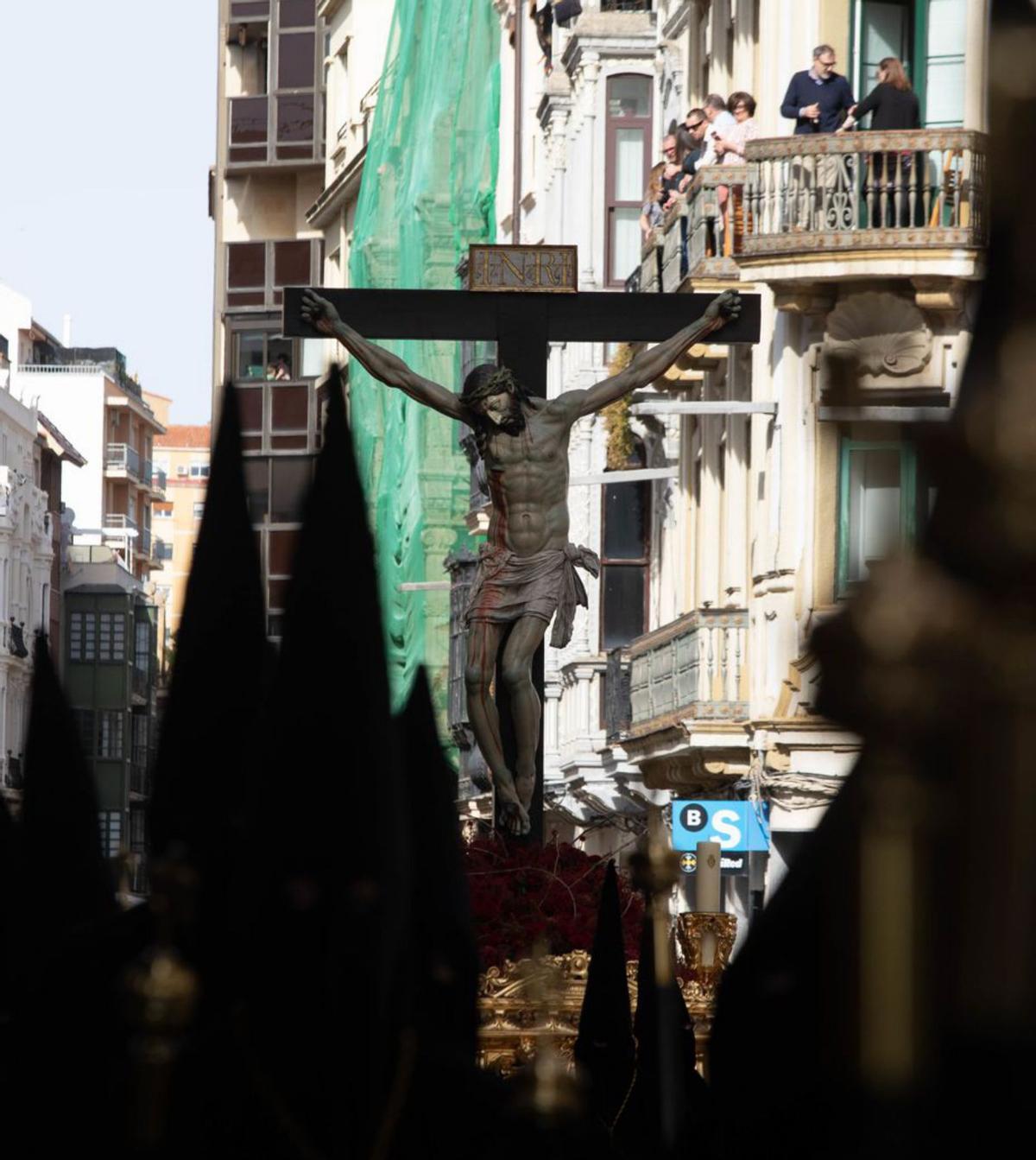 El Cristo de las Injurias la calle de Santa Clara. | Jose Luis Fernández