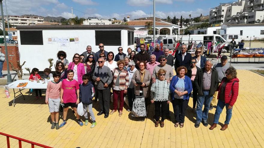 Vecinos de Benajarafe se volvieron a movilizar ayer por la defensa de esta parcela.