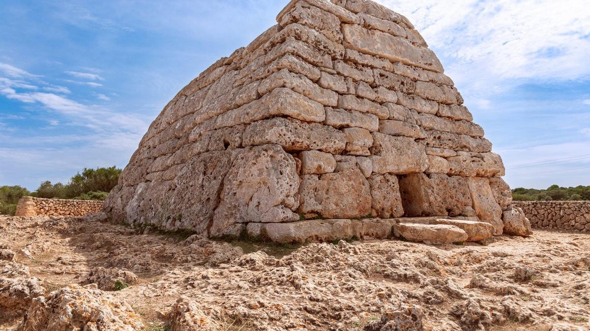 Naveta des Tudons, Menorca prehistórica