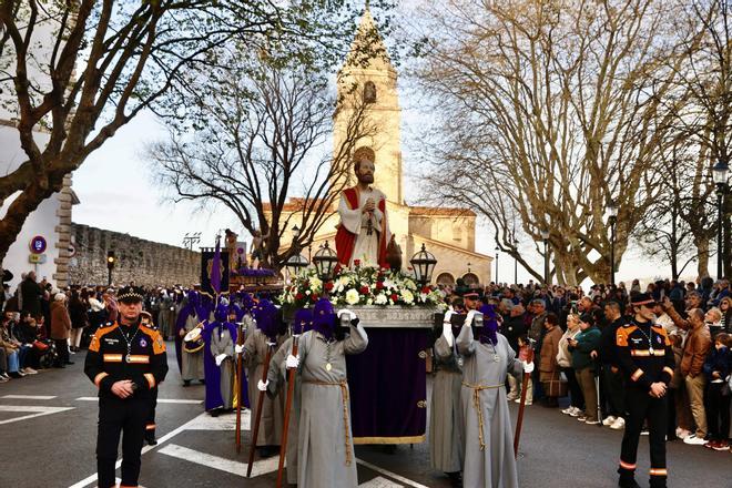 La procesión del Martes Santo en Gijón, en imágenes.