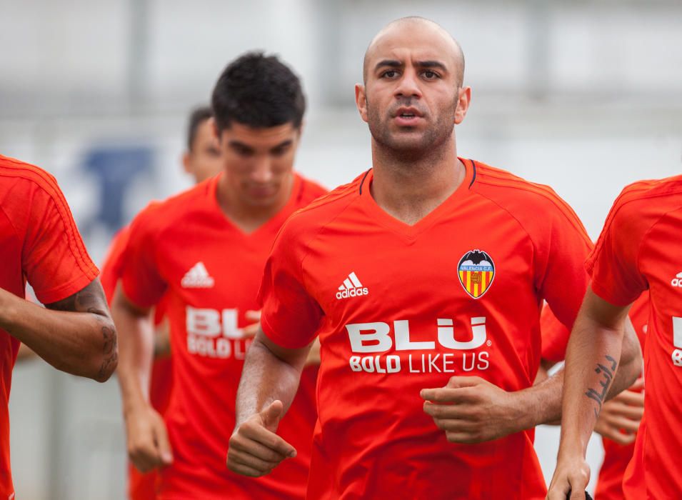 Las imágenes del entrenamiento de este lunes del Valencia CF