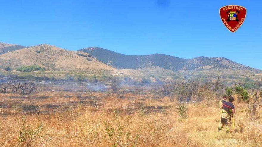 Extinguido un incendio en Morés, que quema unas cinco hectáreas de campo