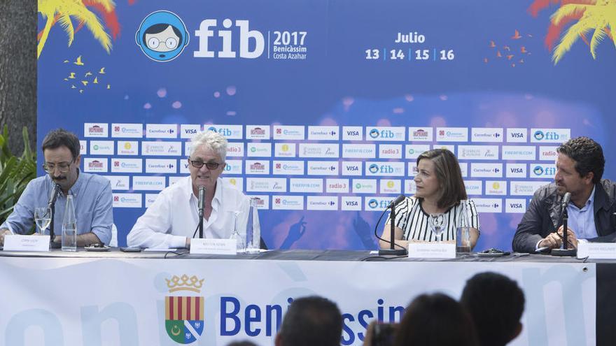 Melvin Benn junto a la alcaldesa, Susana Marqués, y el presidente de la diputación, Javier Moliner.