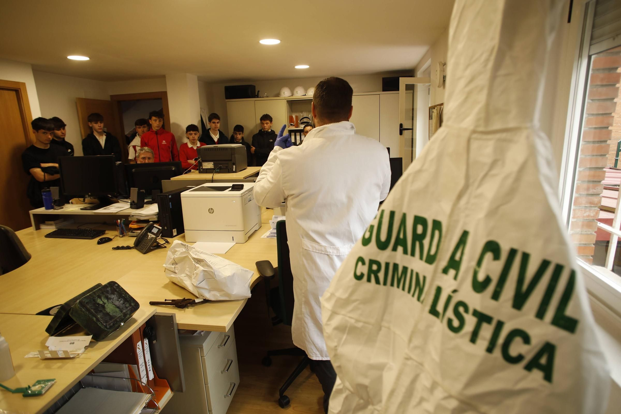 En imágenes: Los alumnos del Corazón de María de Gijón conocen cómo funciona cada unidad de la Guardia Civil