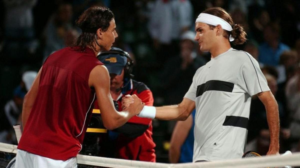 Nadal y Federer se saludan tras su primer duelo