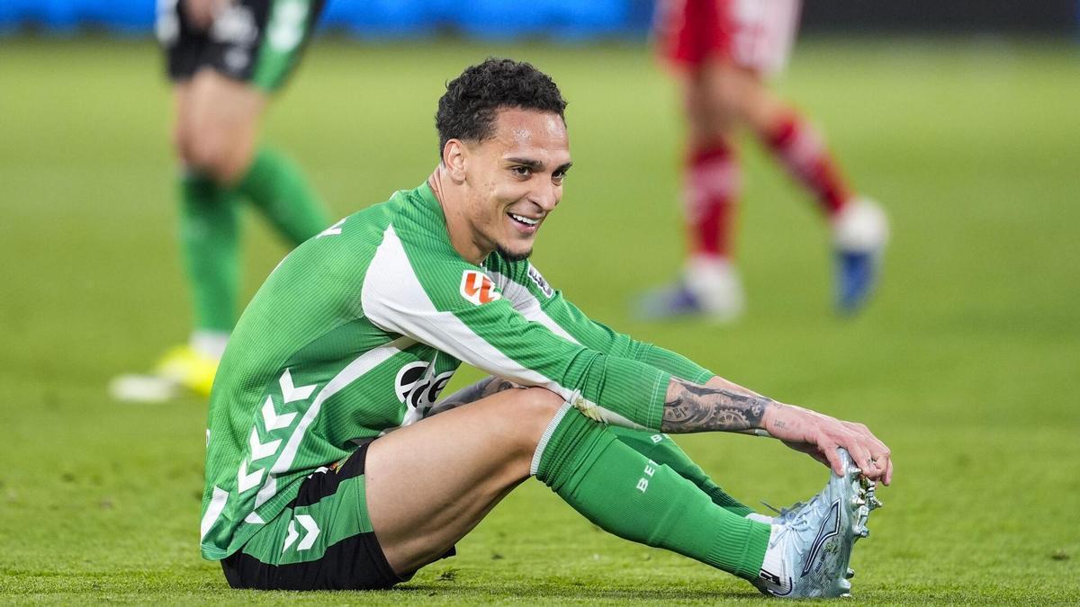 Antony Dos Santos of Real Betis looks on during the Spanish league, LaLiga EA Sports, football match played between Real Betis and Sevilla FC at La Cartuja stadium on March 1, 2026, in Sevilla, Spain. AFP7 01/03/2026 ONLY FOR USE IN SPAIN. Joaquin Corchero / AFP7 / Europa Press;2026;SPORT;ZSPORT;SOCCER;ZSOCCER;Real Betis v Sevilla FC - LaLiga EA Sports;