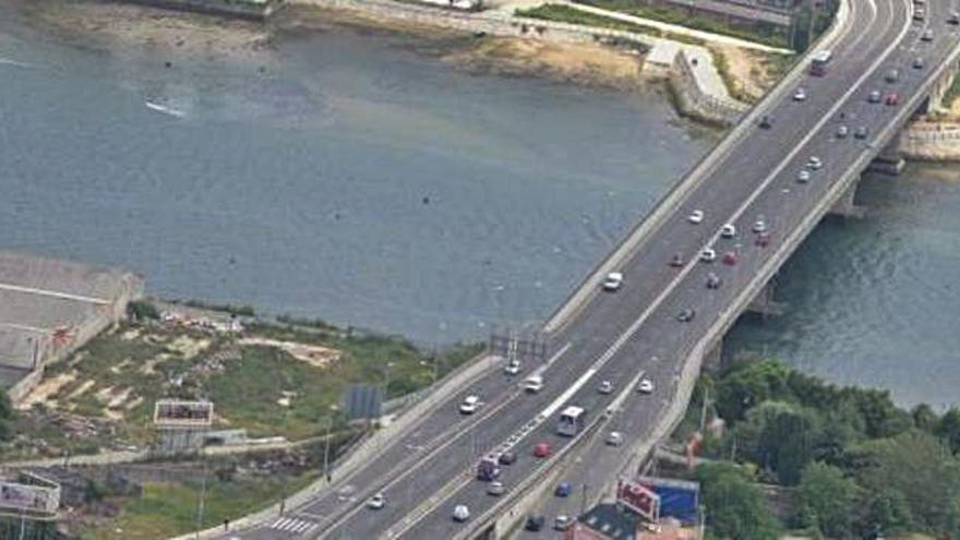 Vista aérea de Ponte da Pasaxe sobre la río de O Burgo.