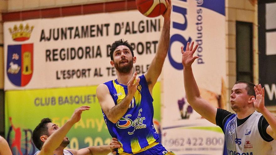 Jugada de ataque del Alginet durante el encuentro frente al Ontinyent. | CB ALGINET