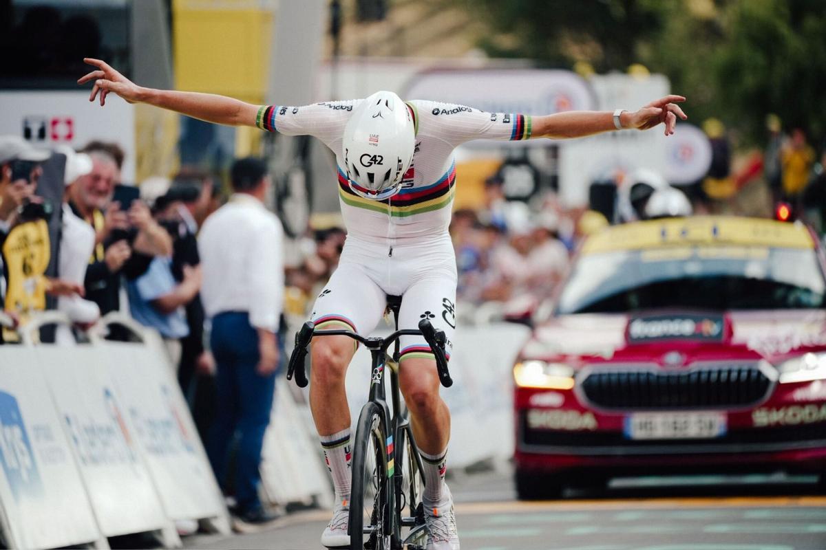 El ciclista esloveno Tadej Pogacar ha dado este jueves un golpe de autoridad en el Tour de Francia 2026 al imponerse en la sexta etapa, disputada entre Pau y Gavarnie-Gèdre. El ciclista esloveno Tadej Pogacar ha dado este jueves un golpe de autoridad en el Tour de Francia 2026 al imponerse en la sexta etapa, disputada entre Pau y Gavarnie-Gèdre.