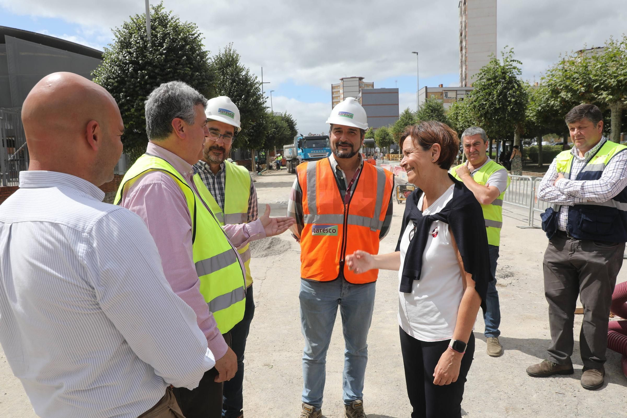 Así fue la visita de la Alcaldesa de Gijón a las obras de la EMA en Pumarín (en imágenes)