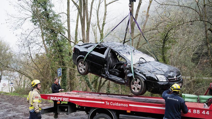 Abuela, madre e hija mueren al despeñarse su coche en Gerona