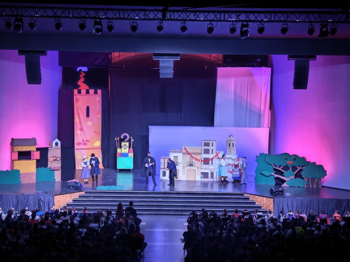 El Palau de la Festa ha acogido las representaciones de la obra 'Tio Nelo i les festes de Castelló'