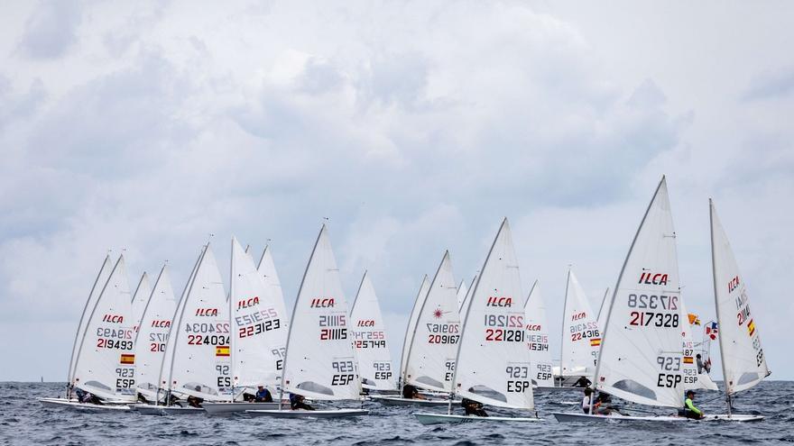 David Ponsetí toma ventaja en la jornada inaugural del Campeonato de España de la clase Ilca 7