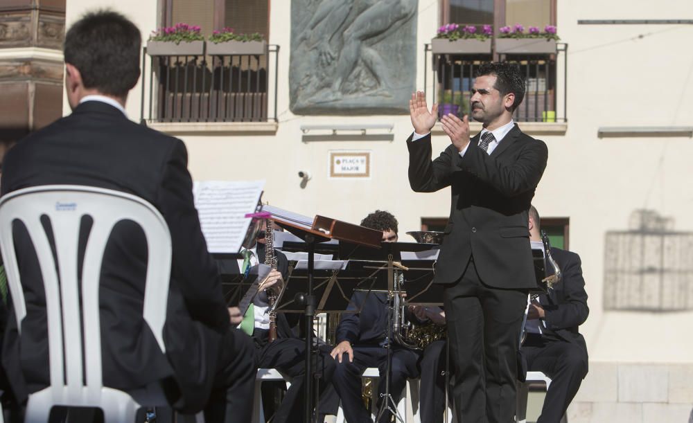 Avtos del Día de Constitución en la plaza María Agustina y plaza Mayor de Castelló