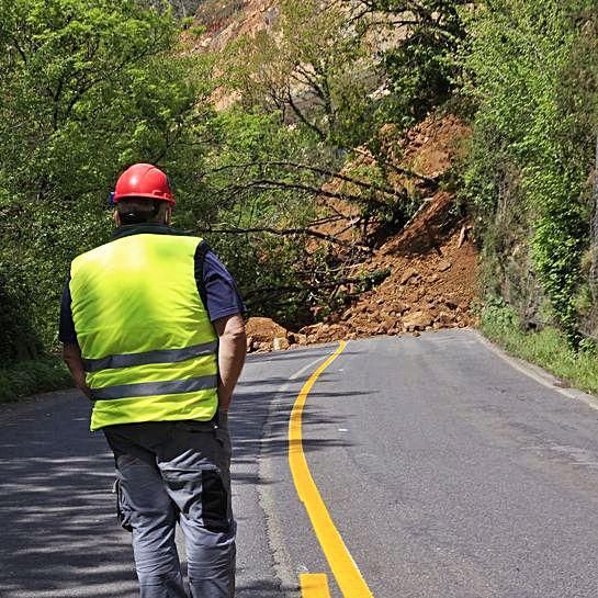 Un “argayón” provocado por las obras de la autovía Cornellana-Salas corta la N-634