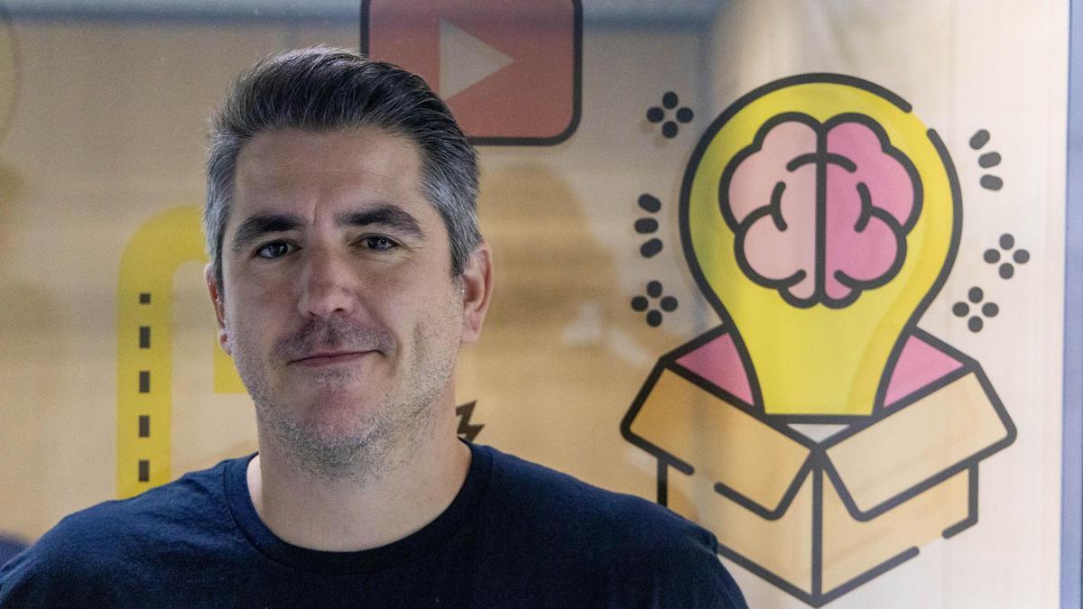 Álvaro García del Castillo, Vicedecano de Gestión de Estudios de Psicología y Director del Grupo de investigación PREVENGO: "Hablar del suicidio puede ayudar a las personas a sentirse menos solas"