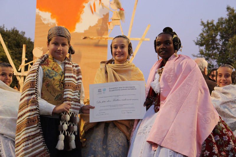 Entrega de los certificados de la Unesco a las Fallas infantiles